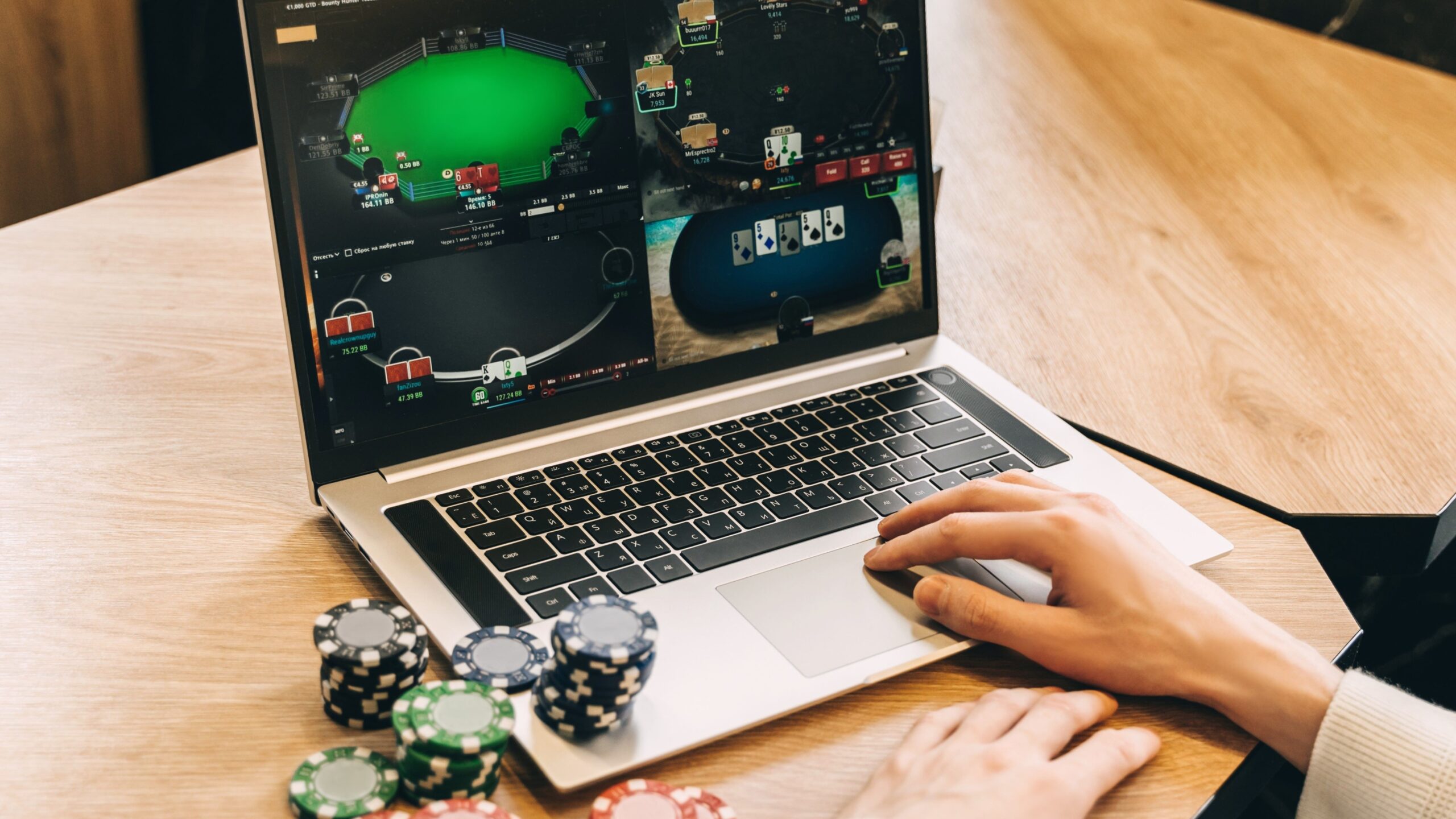 Multi-table tournaments in online poker rooms